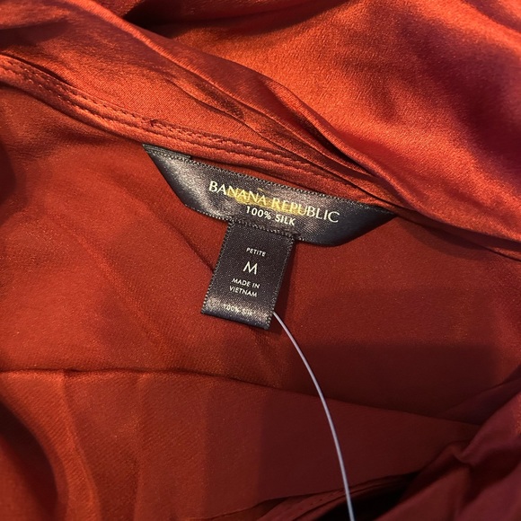 Banana Republic Silk one-Shoulder Top Size Medium Petite Cabin Red NWT - Picture 7 of 9